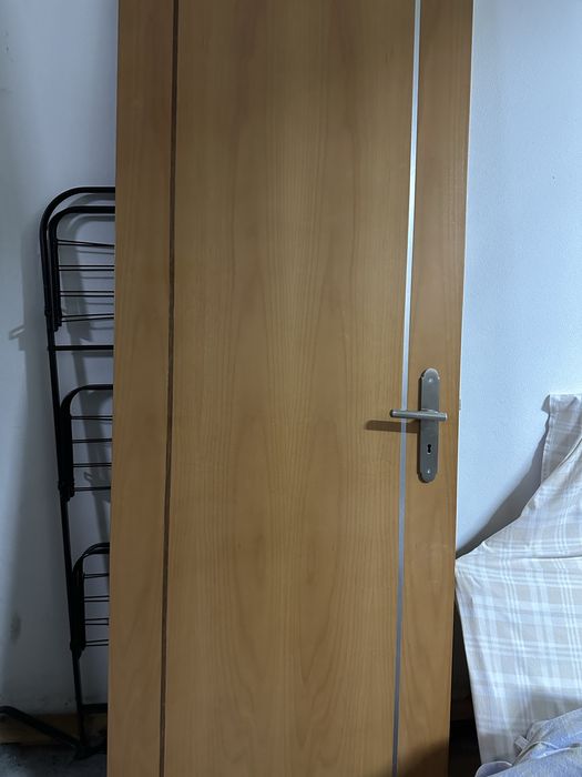 Portas de interior lisas e/ou vidro fosco sem aro