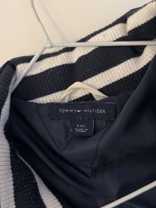 Дитяча куртка Tommy Hilfiger темно-синя з капюшоном розмір L