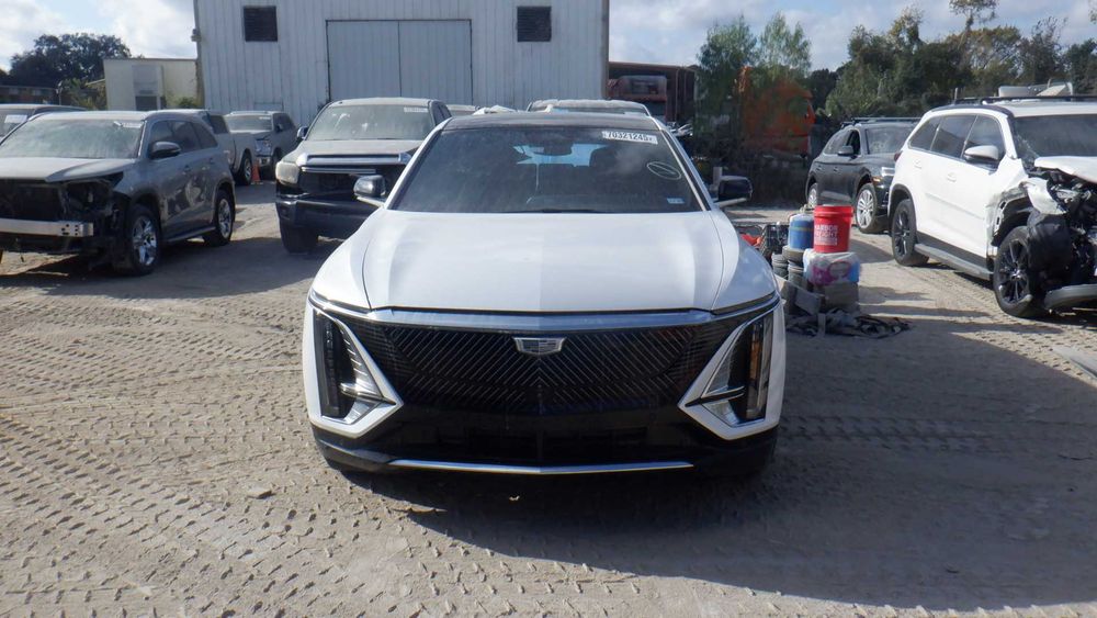 Бампер Cadillac Lyriq Optiq: 1 500 $ - Бамперы Запорожье на Olx