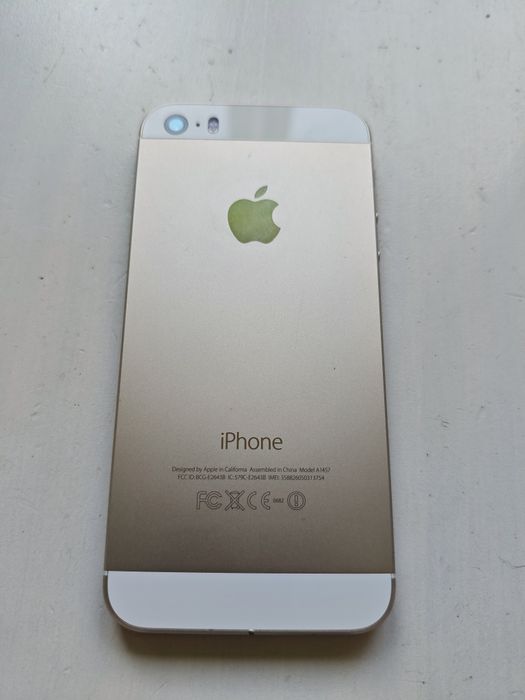 iPhone 5s 16GB złoty + kabel i słuchawki