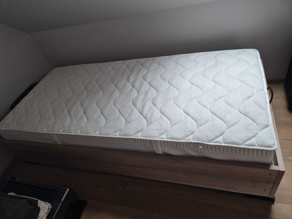 Łóżko młodzieżowe 90x200 z materacem