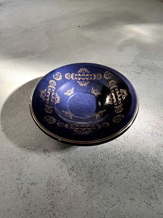 Taça de cerâmica azul