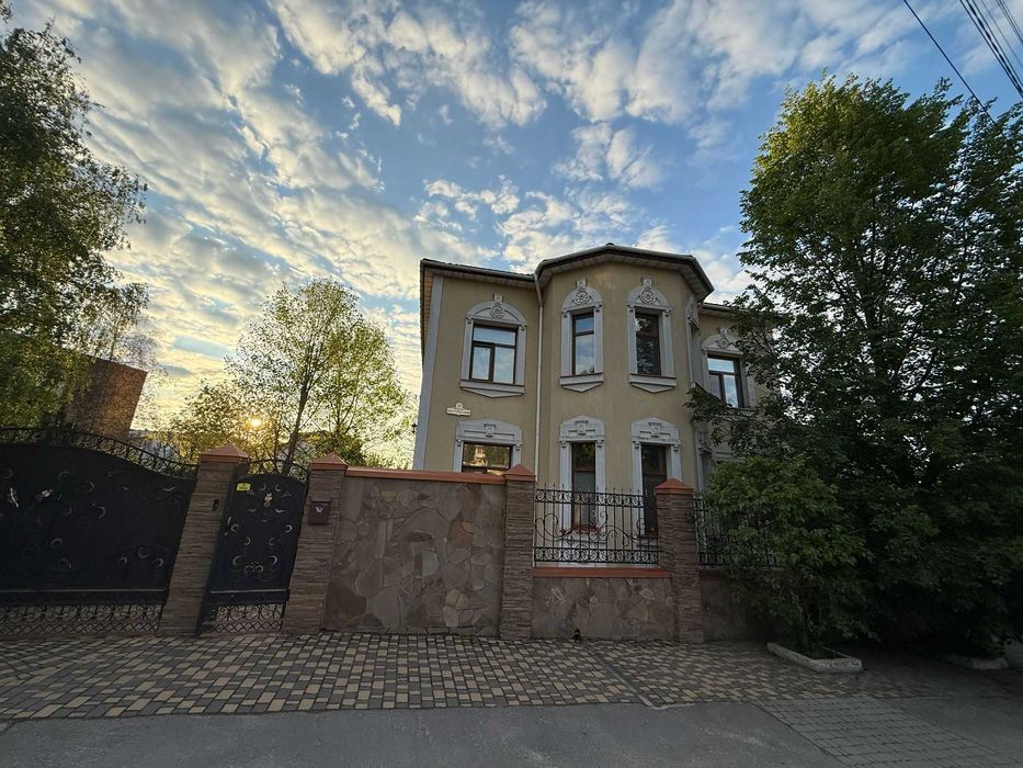Продаємо будинок в районі Друкарні