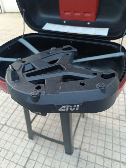 Mala Givi para mota + suporte Givi