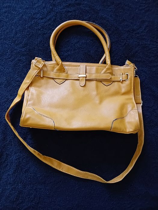 Torebka musztardowa na pasku damska