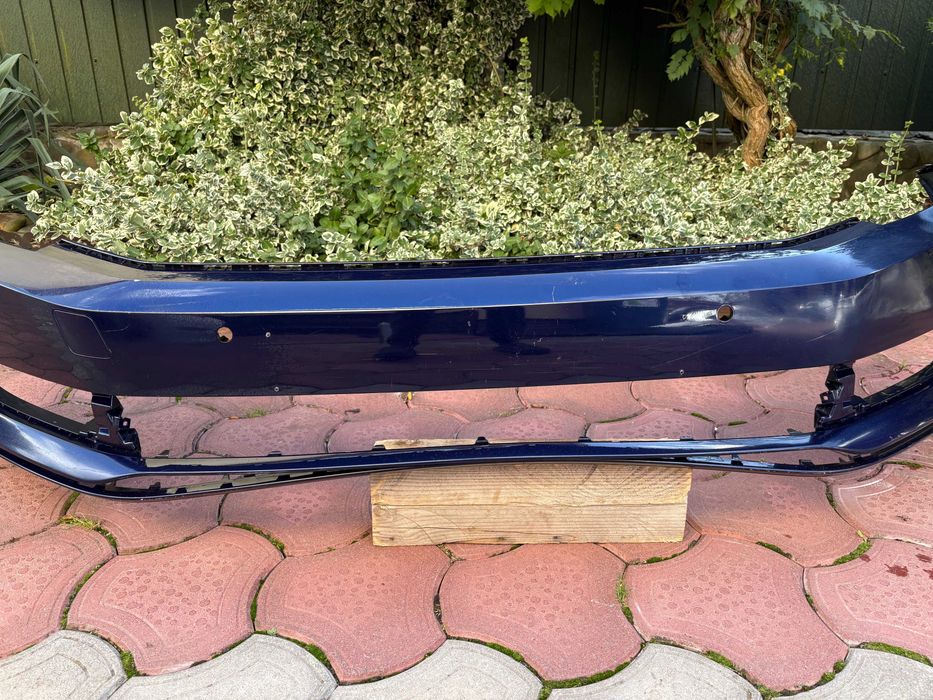 Бампер передній VW Passat B8 (парктронік 4шт)