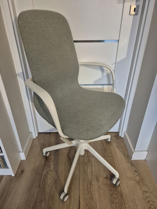 Krzeslo biurowe do komputera. Ikea LANGFJALL.