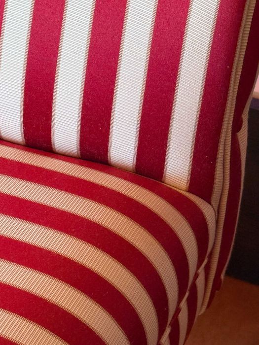 Divã/Recamier vermelho riscas NOVO