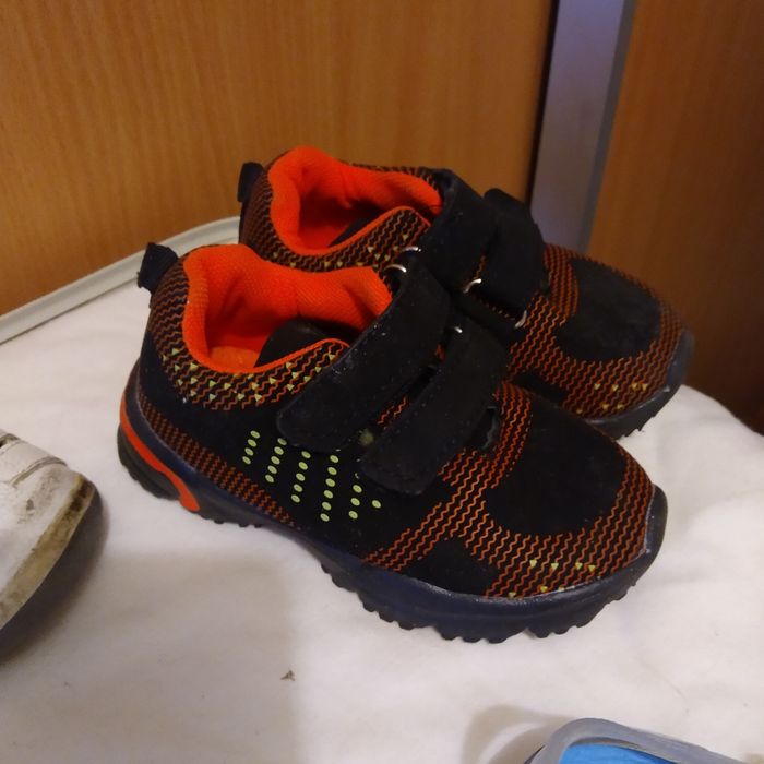 Sapatilhas e sandálias - tamanho 18 a 21