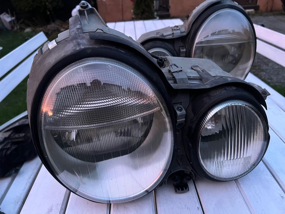 Komplet lamp xenon MERCEDES W210 oryginał Hella