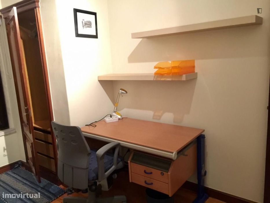 Quarto - localizado em Benfica Lisbon