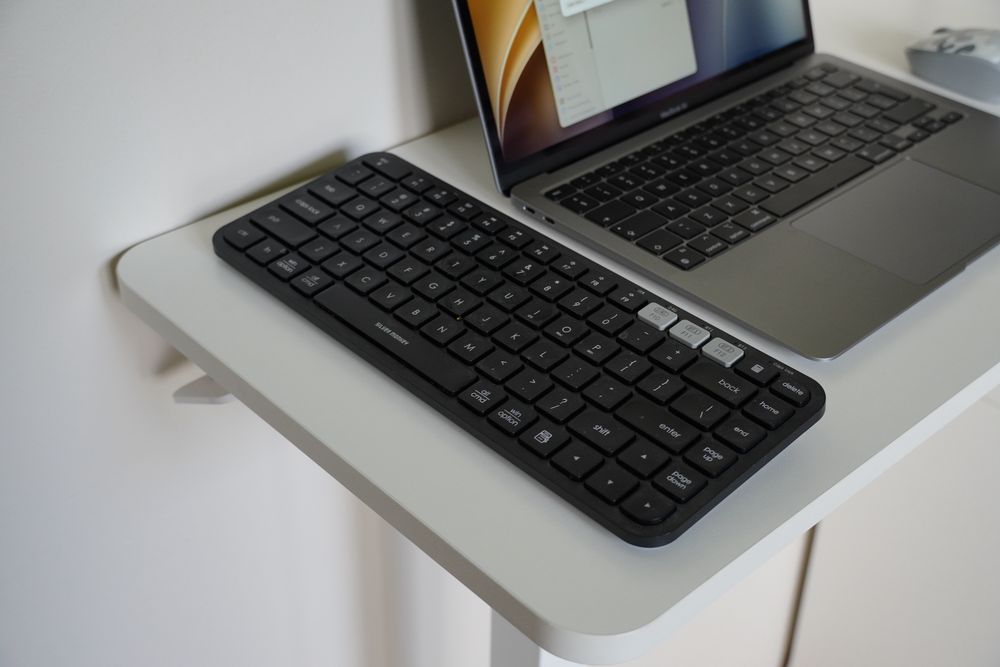 Macbook Air M1 8/256 - stan BDB + akcesoria
