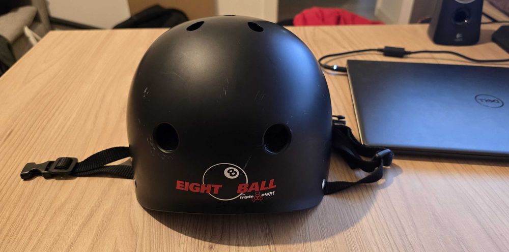 Kask eight ball 55-58 S/M czarny