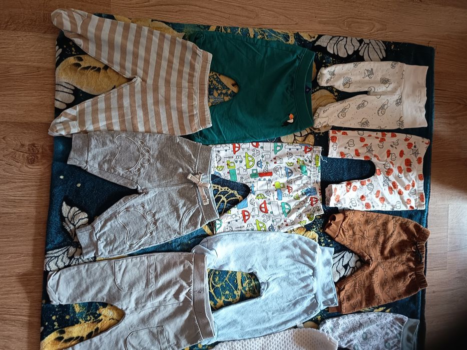 Spodnie i pół śpiochy.