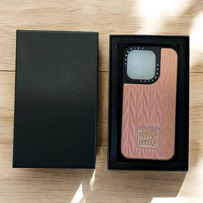 Miu Miu Iphone case logo embossed pink