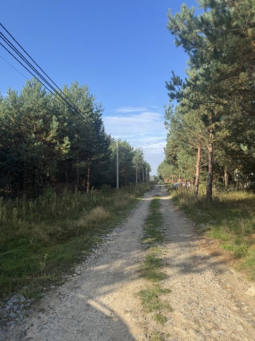 Продам земельну ділянку 36 соток в селі поруч з базою відпочинку Рівʼєра оточена лісом Козлин