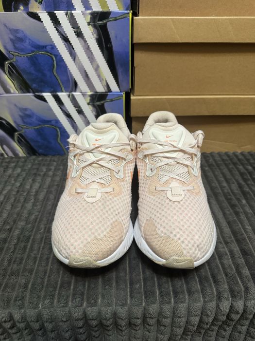 Жіночі кросівки Nike Renew Run 2 40(25,5см) оригінал