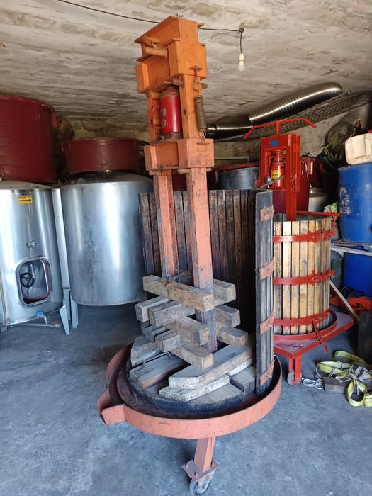 Prensa hidráulica uvas