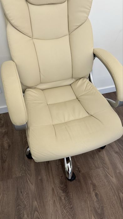 Офісне крісло бежеве ідеальний стан