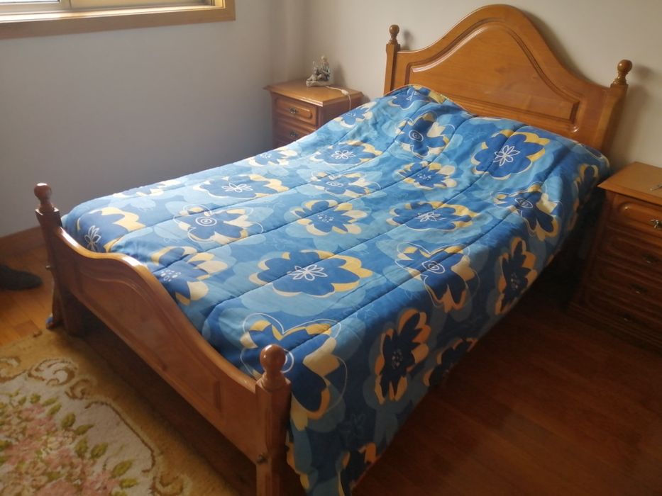 Cama corpo e meio + colchão