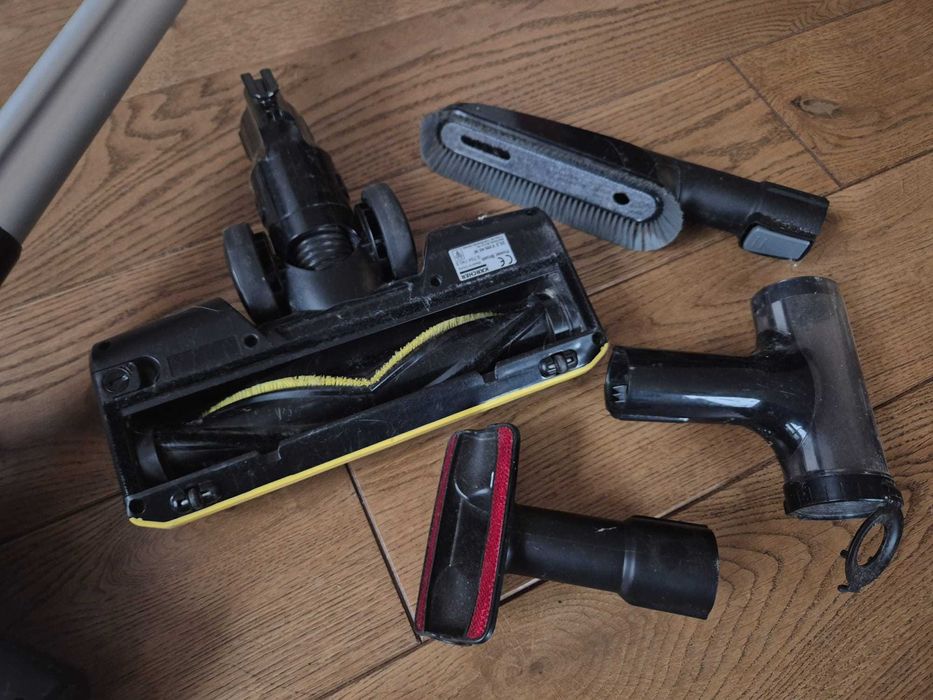 Odkurzacz bezprzewodowy Karcher VC7 (pęknięty) - pełen zestaw