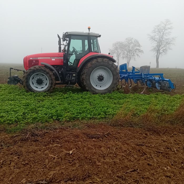 Massey Ferguson 8220  case  john dere