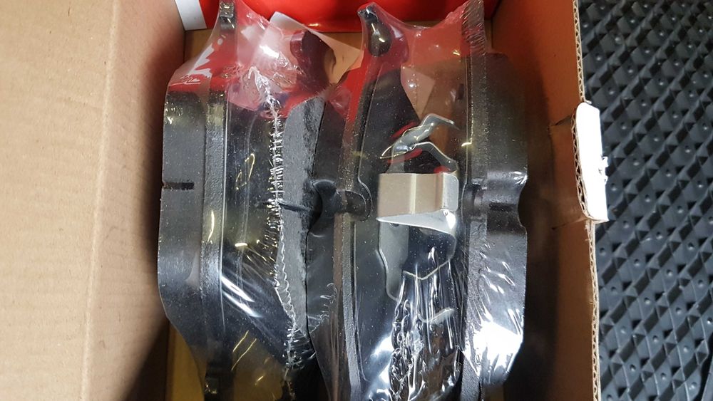 Гальмівні колодки передні, комплект C1B014ABE, нові для BMW e60\61