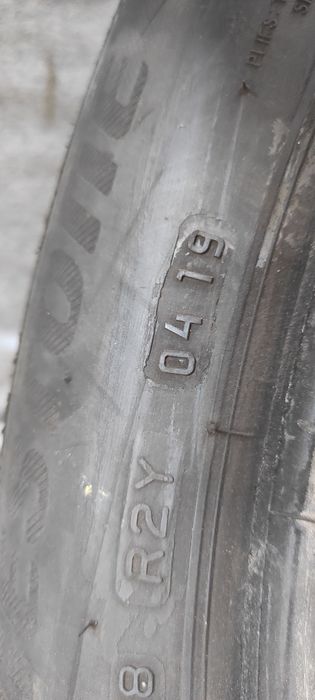 Шини Бріджестоун 225/45/17 , з Німеччини; нормальний літній  комплект + гарна  пара всесезонки !