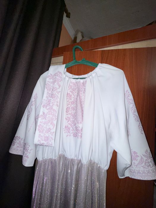 Вишиване плаття машинна вишивка