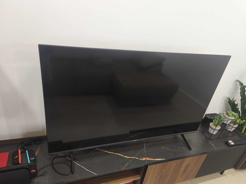 TV Hisense 50” 4K QLED – Modelo 50E7HQ