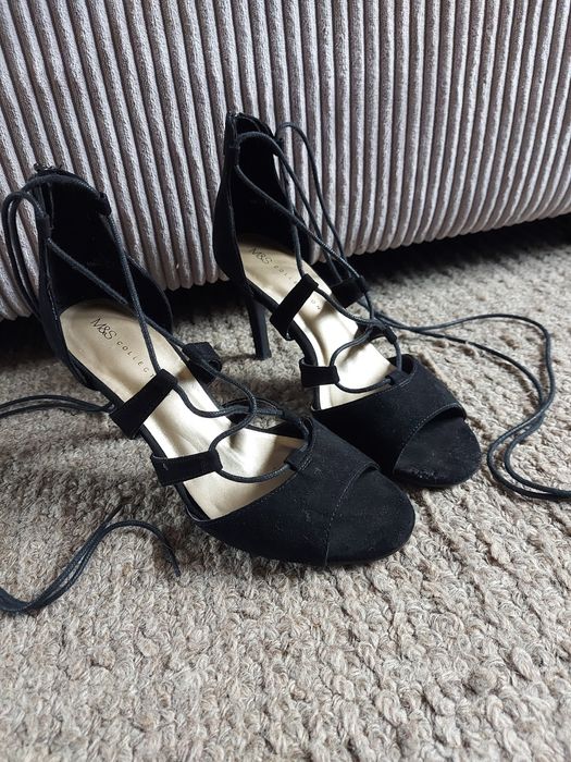 Szpilki/buty na obcasie/sandałki sznurowane M&S 38