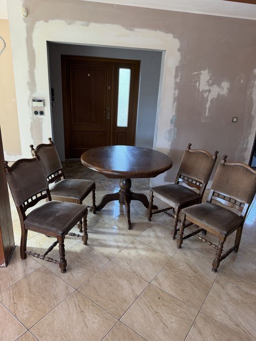 Okrągły stół dębowy rozkładany + 4 krzesła – komplet