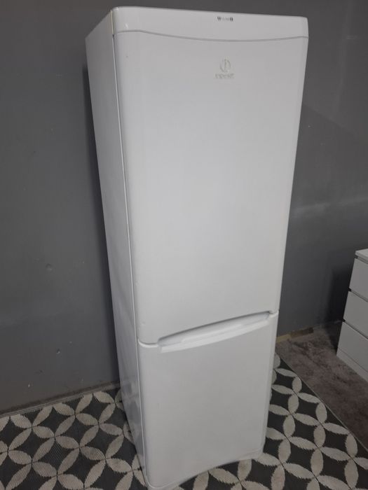 Lodówka Indesit Lodówka-zamrażarkę 185