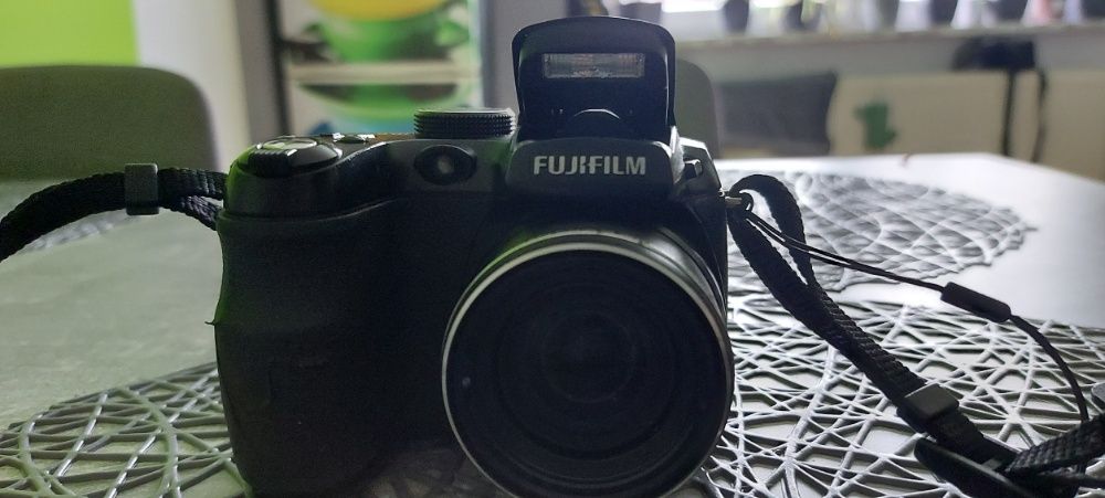 Fujifilm Finepix S1000 - uszkodzony