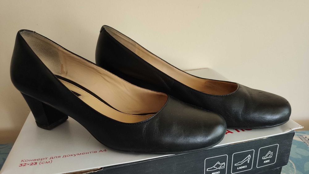 ECCO CITY CICIA. Жіночі класичні шкіряні туфлі, розмір 39