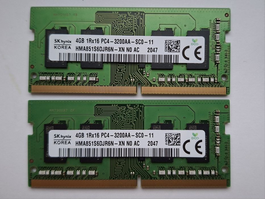 2x4 GB RAM SK hynix DDR4 SO-DIMM 3200 MHz.