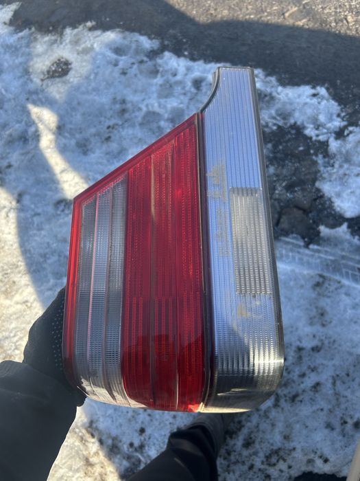 Задній лівий фанар мерседес 140
