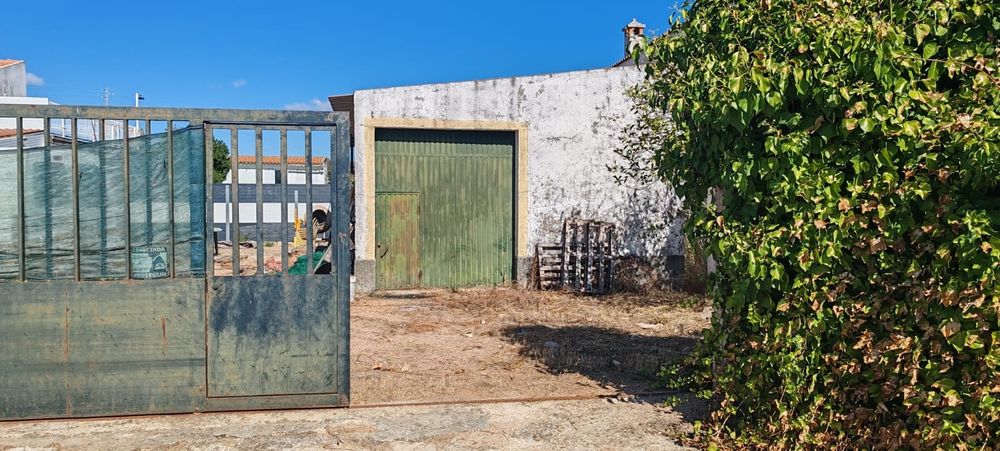 ARMAZÉM para arrendar em Elvas -COM ESPAÇO EXTERIOR!