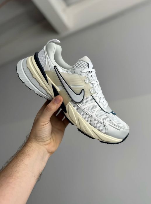 Nike V2K Run W FD0736-102 Оригінал кросівки Найк