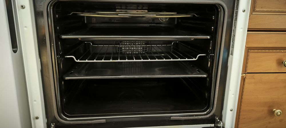 Piekarnik elektryczny Whirlpool z płytą