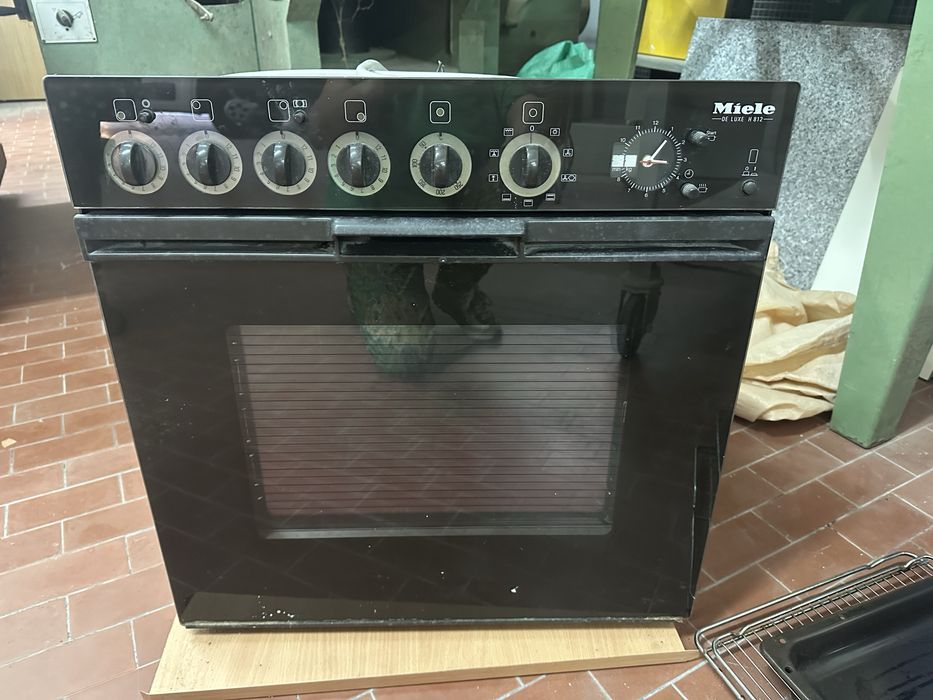 Forno elétrico marca Míele