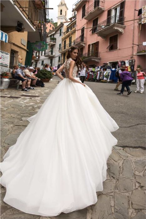 Весільна сукня з салону