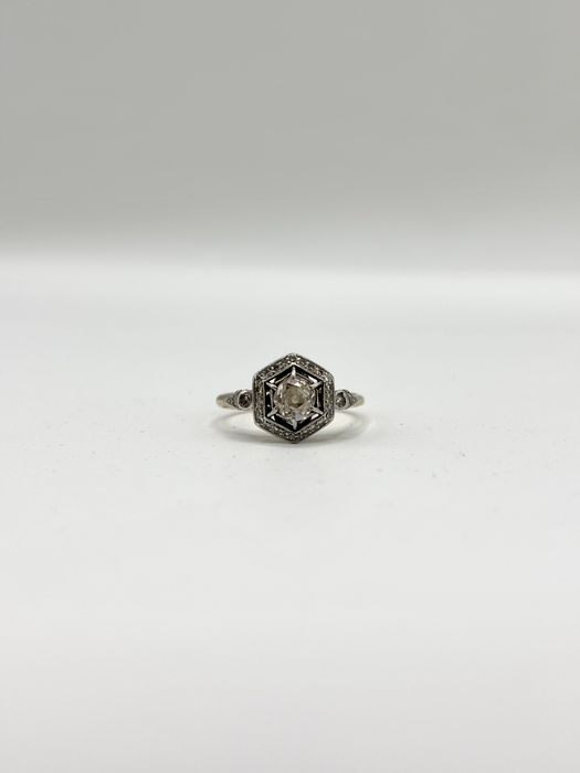 Pierścionek Art Deco z Diamentami w Złocie i Platynie