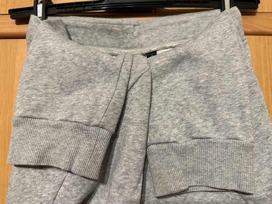 Спортивный трикотажный костюм Adidas серого цвета  на 13-14 лет