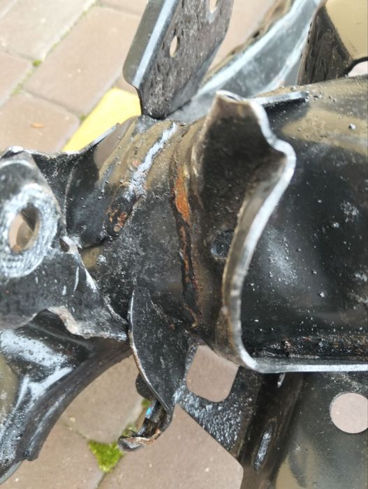 Підрамник Tesla model Y