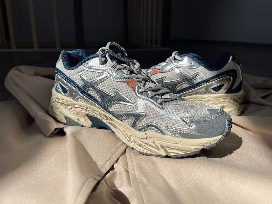 Топові зручні кросівки -  Mizuno Adventure Grey White