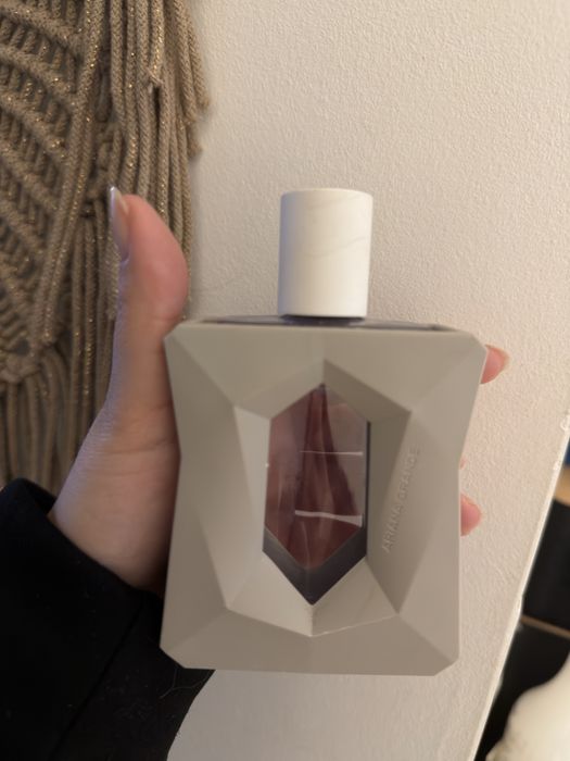 perfumy Ariana Grandę GOD IS A WOMAN