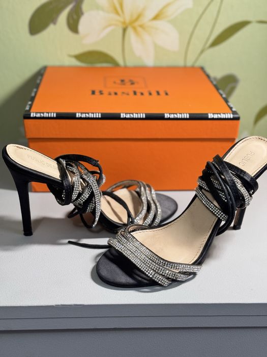 Жіночі босоніжки на підборах, 38 розмір.