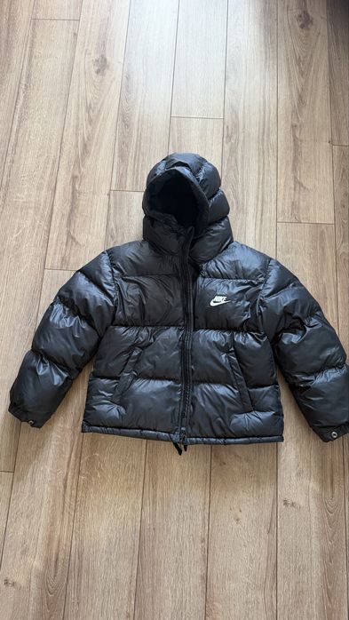 Продам оригинал куртку Nike
