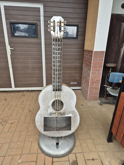 Solidne  ,masywne palenisko -gitara